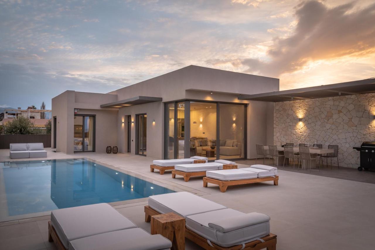 Athina Luxury Villa, With Pool & Walk To The Beach, By Thinkvilla Chania  Exterior foto